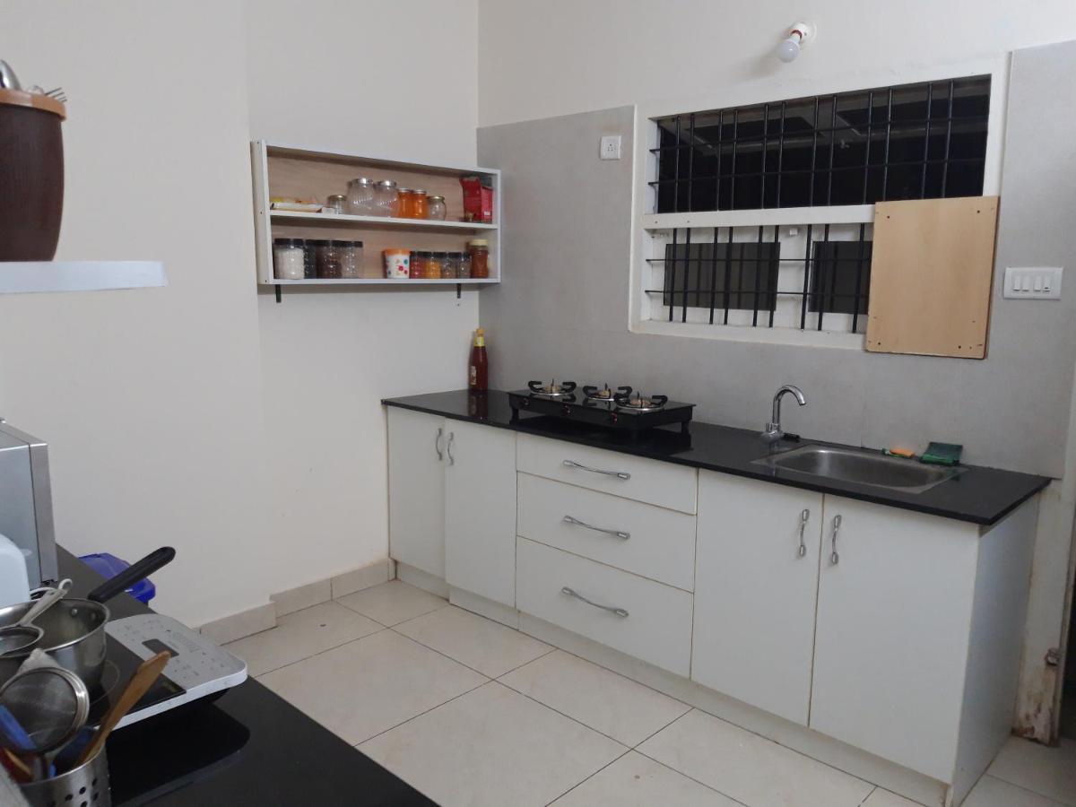 Chirpy Co-Living Space & Hostel Bangalore Bagian luar foto